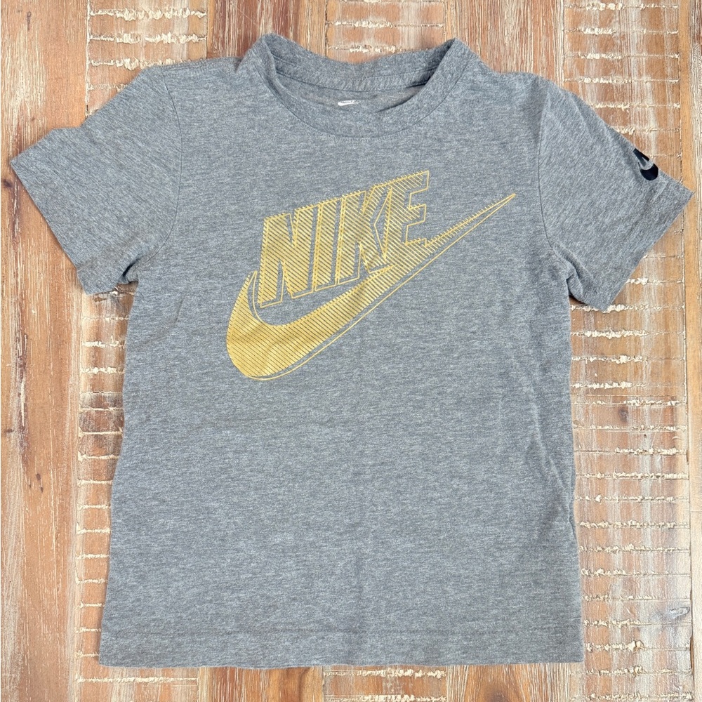 (3/$15) Boys Nike Athletic T-Shirt size 6